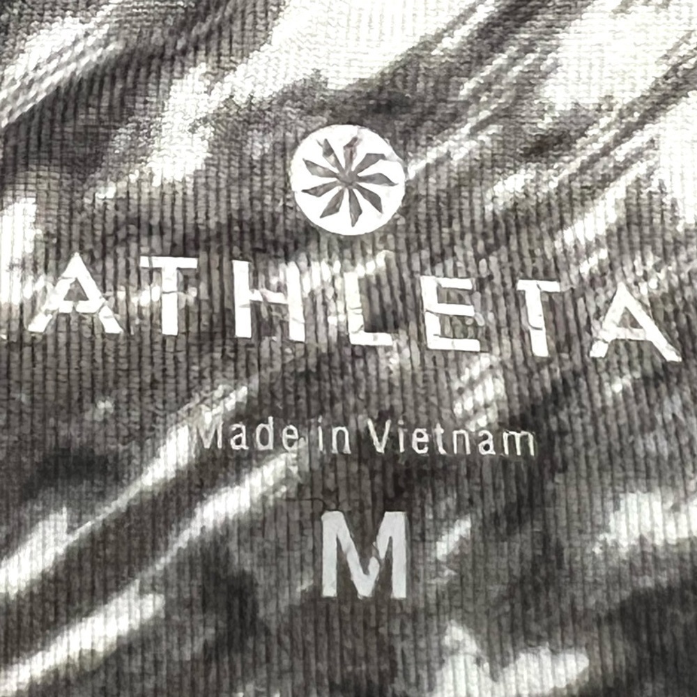 Athleta Stealth Printed Athletic Running Shorts Women’s Medium - Picture 5 of 5
